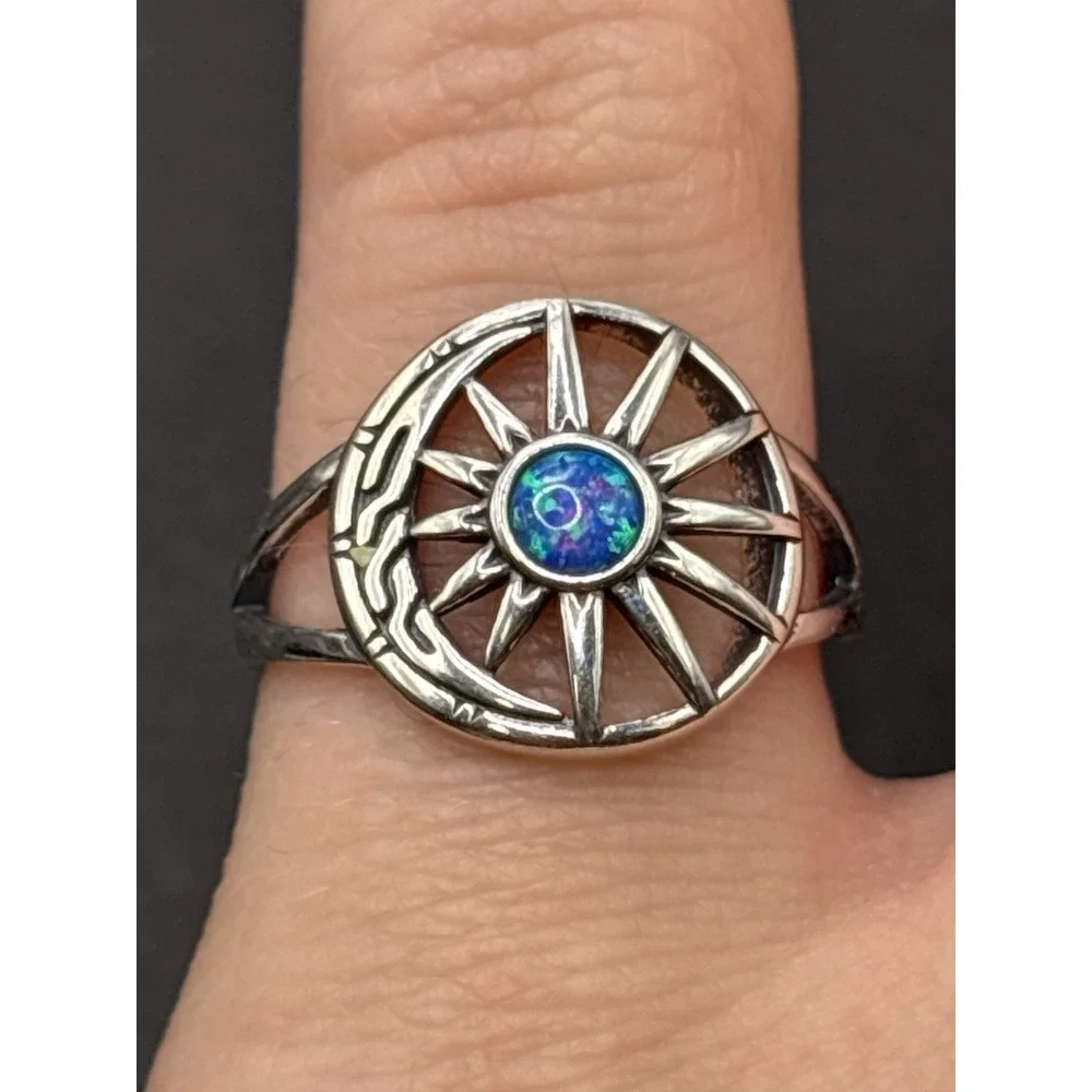 New Condition Sterling Silver Lab Blue Opal Sun Moon Ring Size 7 G29